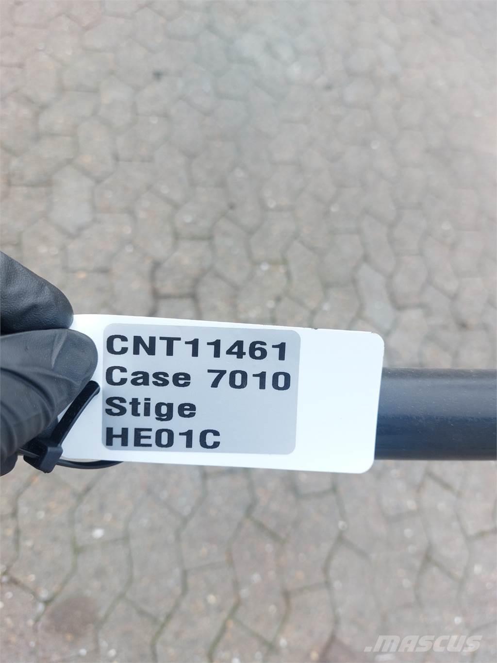 CASE 7010 Cabins and interior