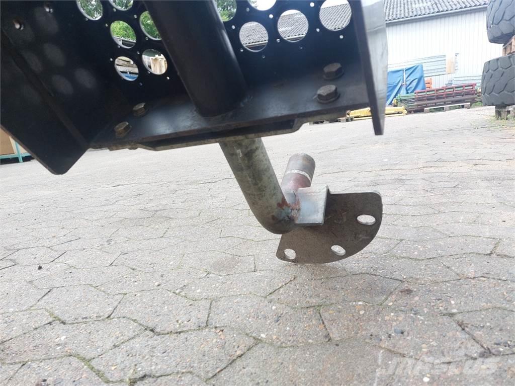 CASE 7010 Cabins and interior