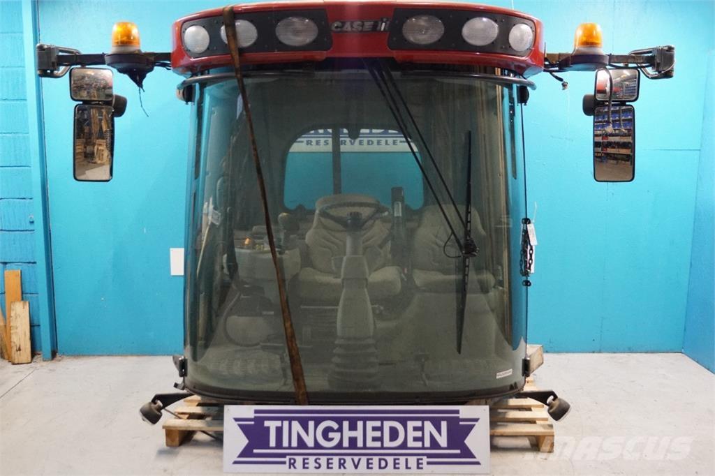 CASE 8010 Cabins and interior