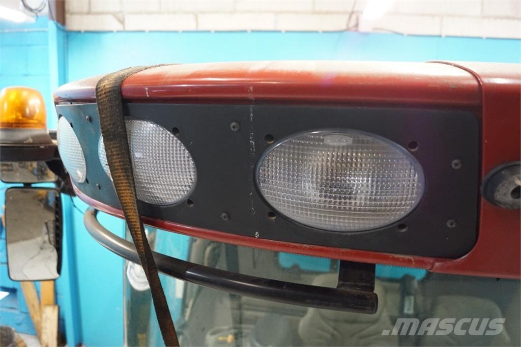 CASE 8010 Cabins and interior