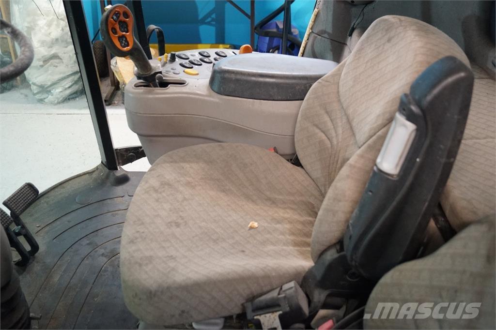 CASE 8010 Cabins and interior