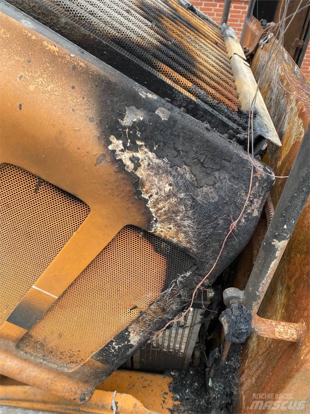 Case IH 621D Screening buckets
