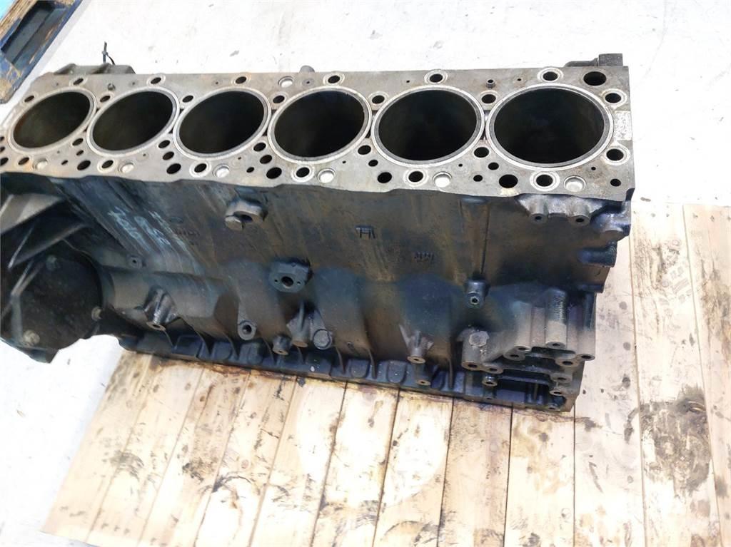 Case IH 7010 Engines