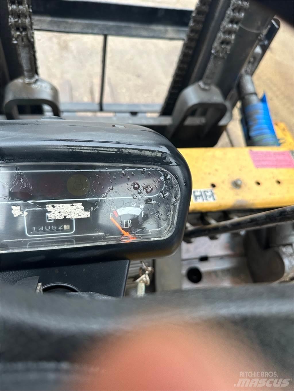 CAT DP40 Diesel trucks
