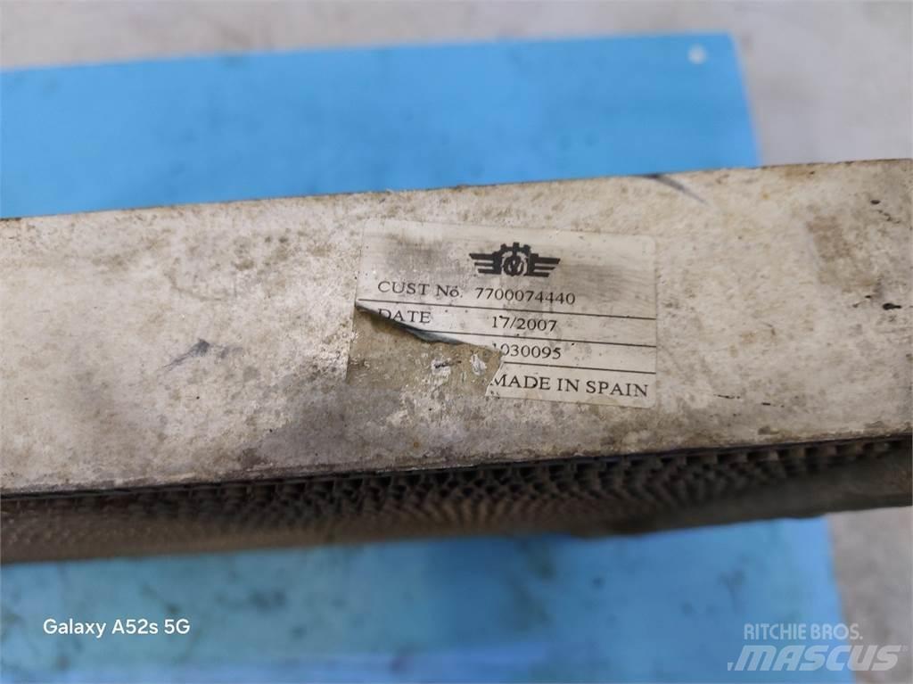 CLAAS Axion 840 Radiators