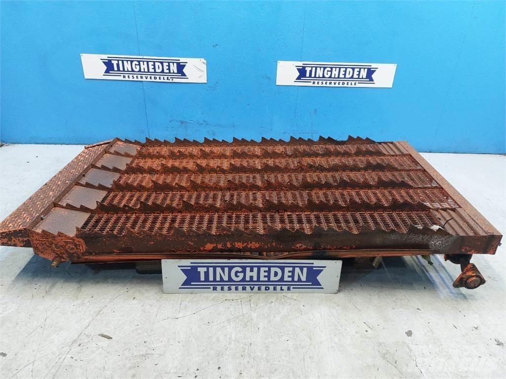 Dronningborg 900 Sand and salt spreaders