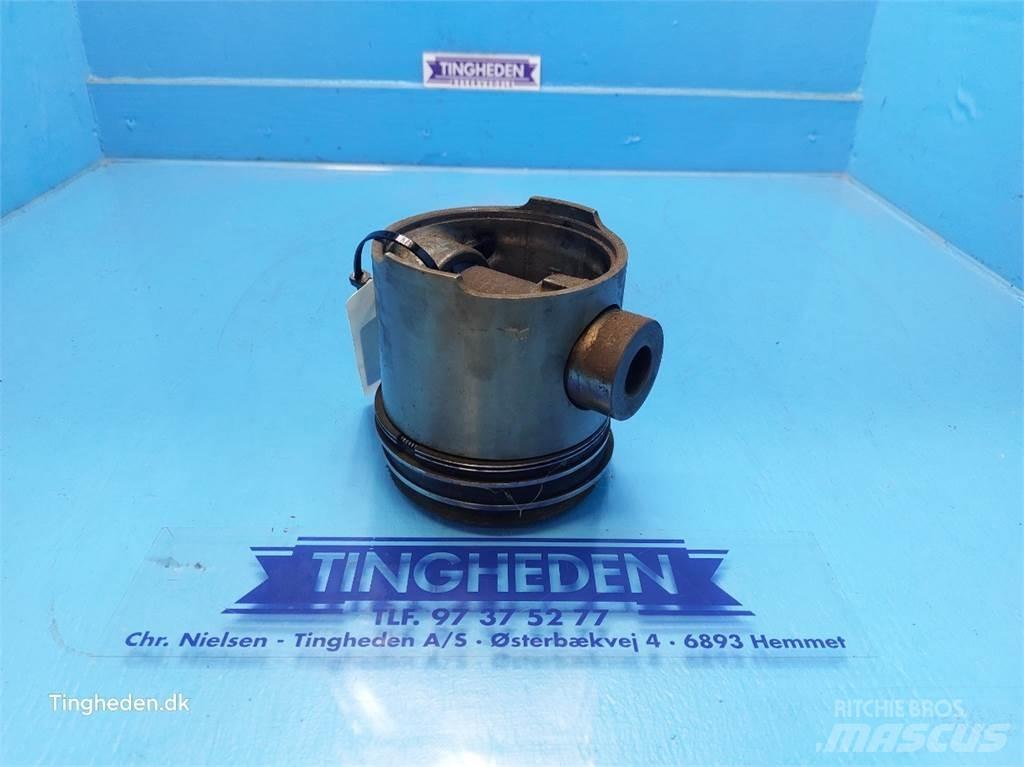 Ford 678 HT Engines