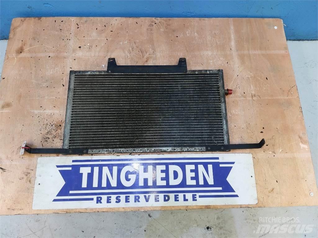Gehl AL750 Radiators