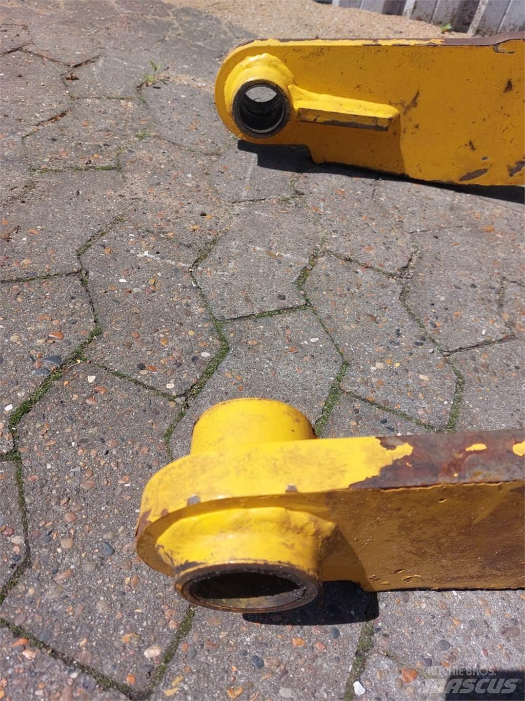 Gehl AL750 Booms and arms