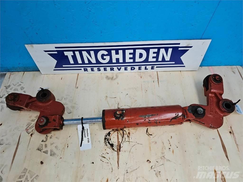 Hesston 4700 Bale clamps