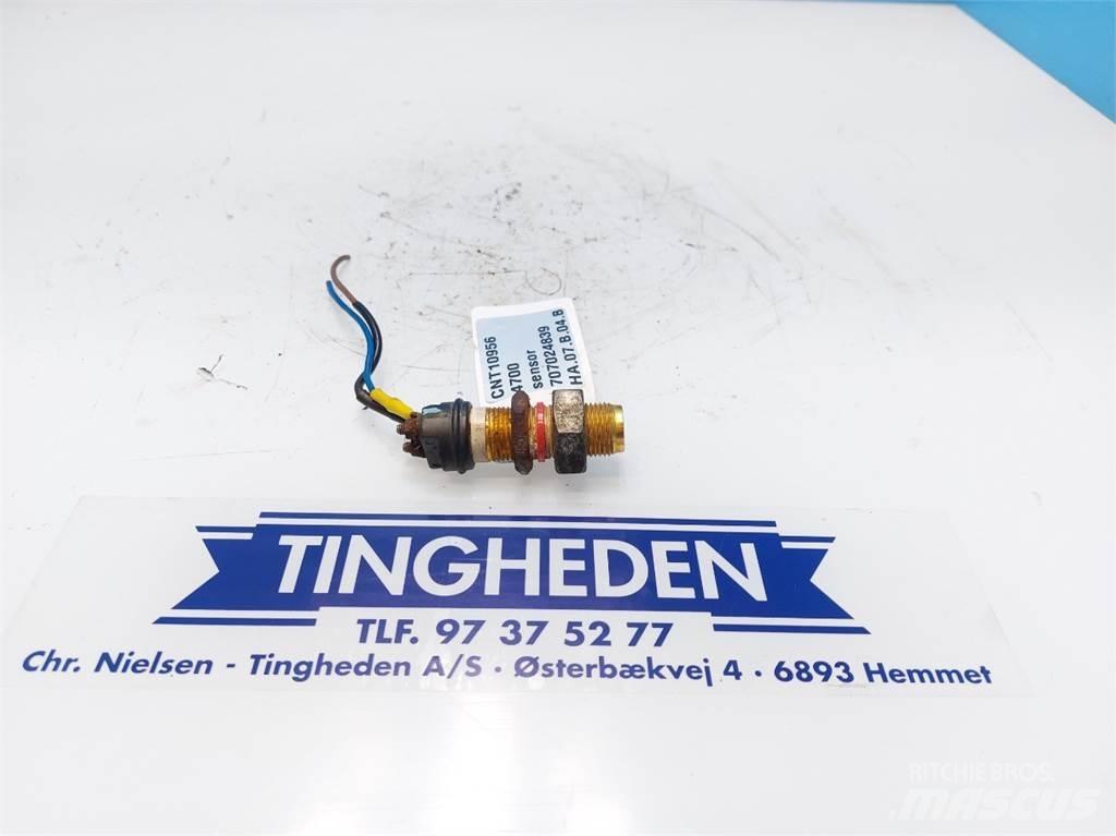 Hesston 4700 Electronics