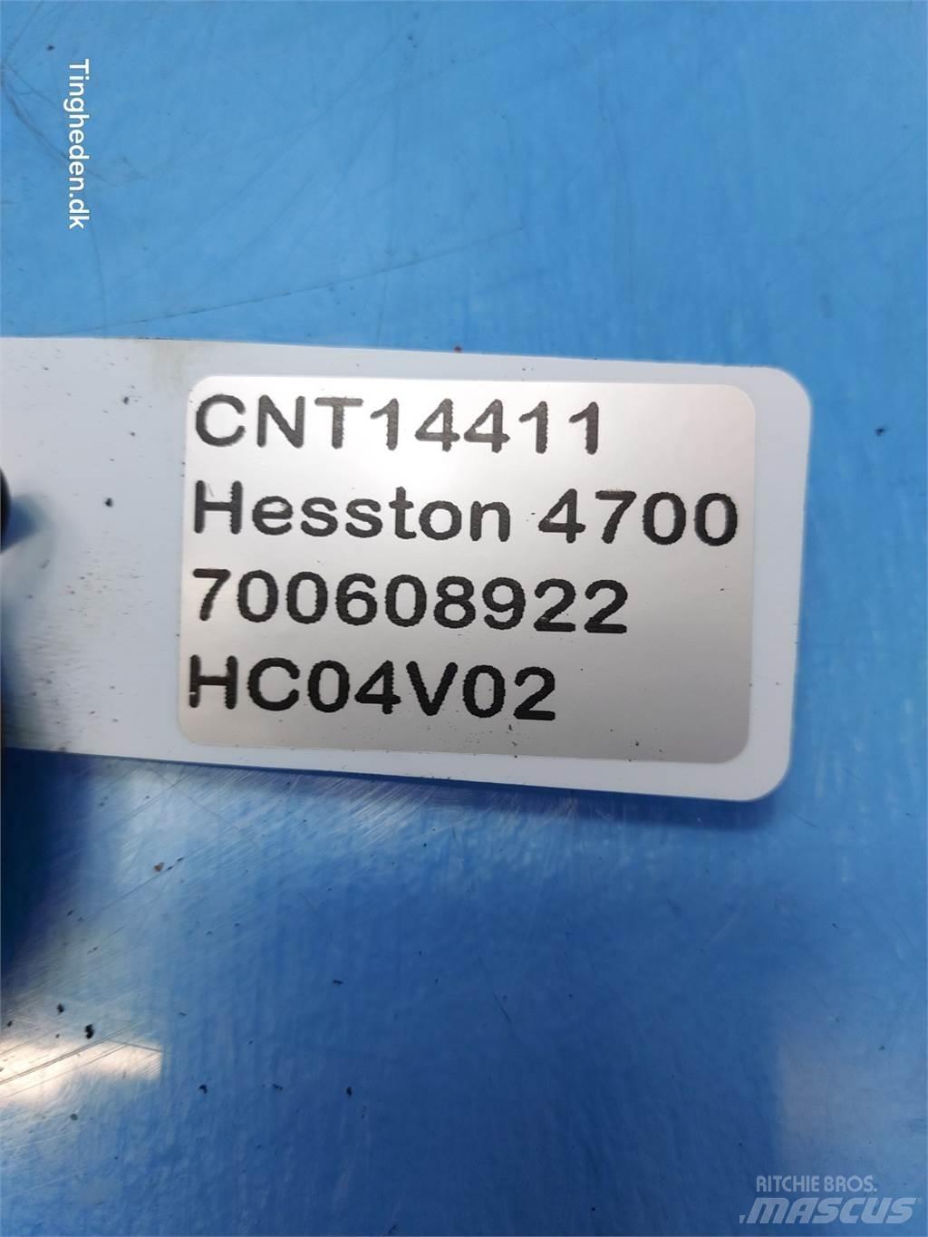 Hesston 4700 Bale clamps