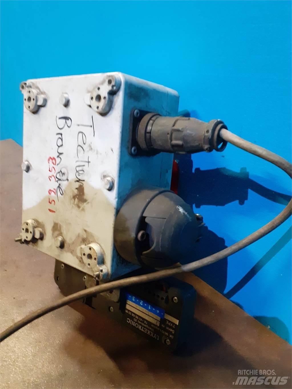 Hesston 4800 Electronics