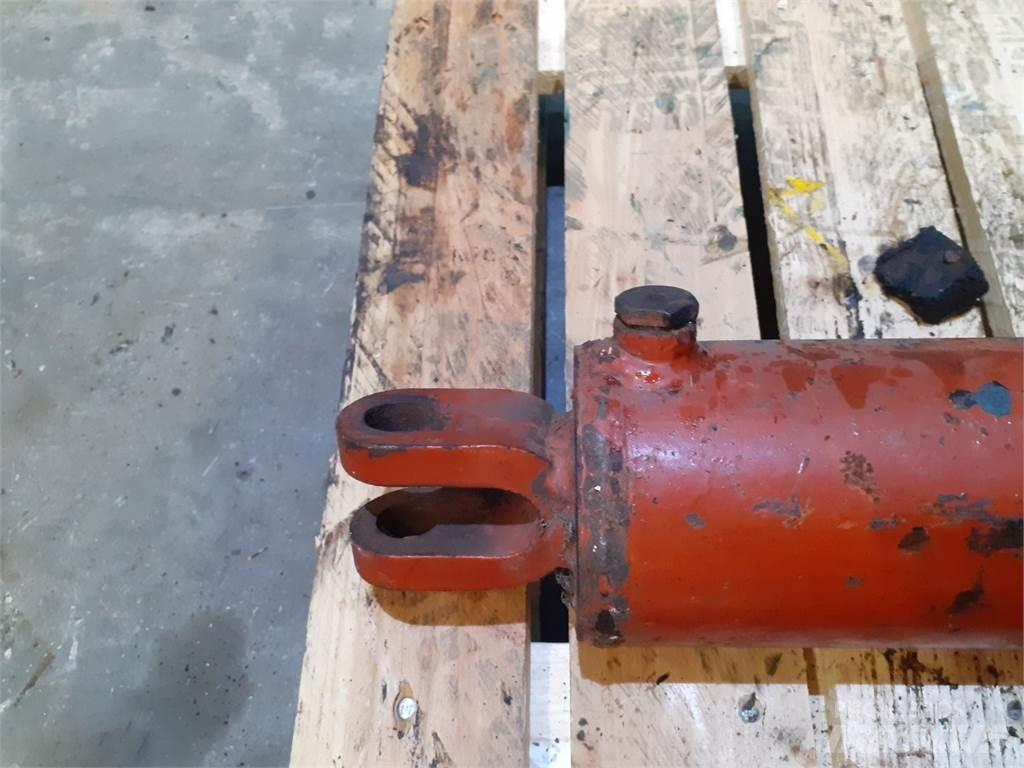 Hesston 4800 Bale clamps