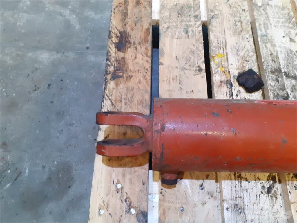 Hesston 4800 Bale clamps