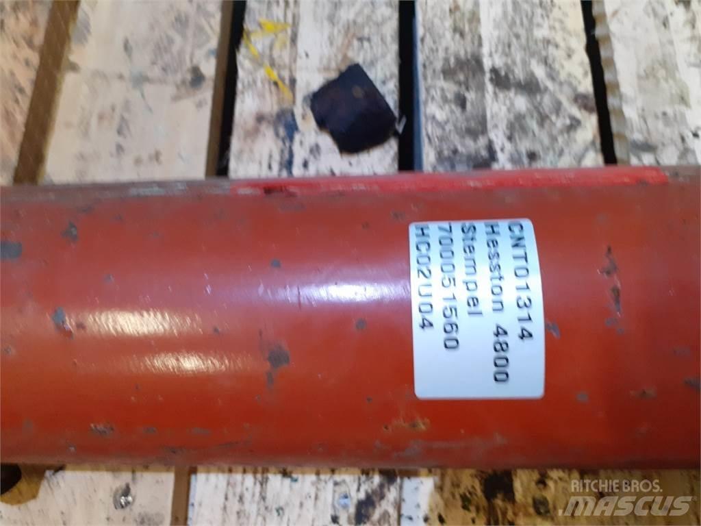 Hesston 4800 Bale clamps