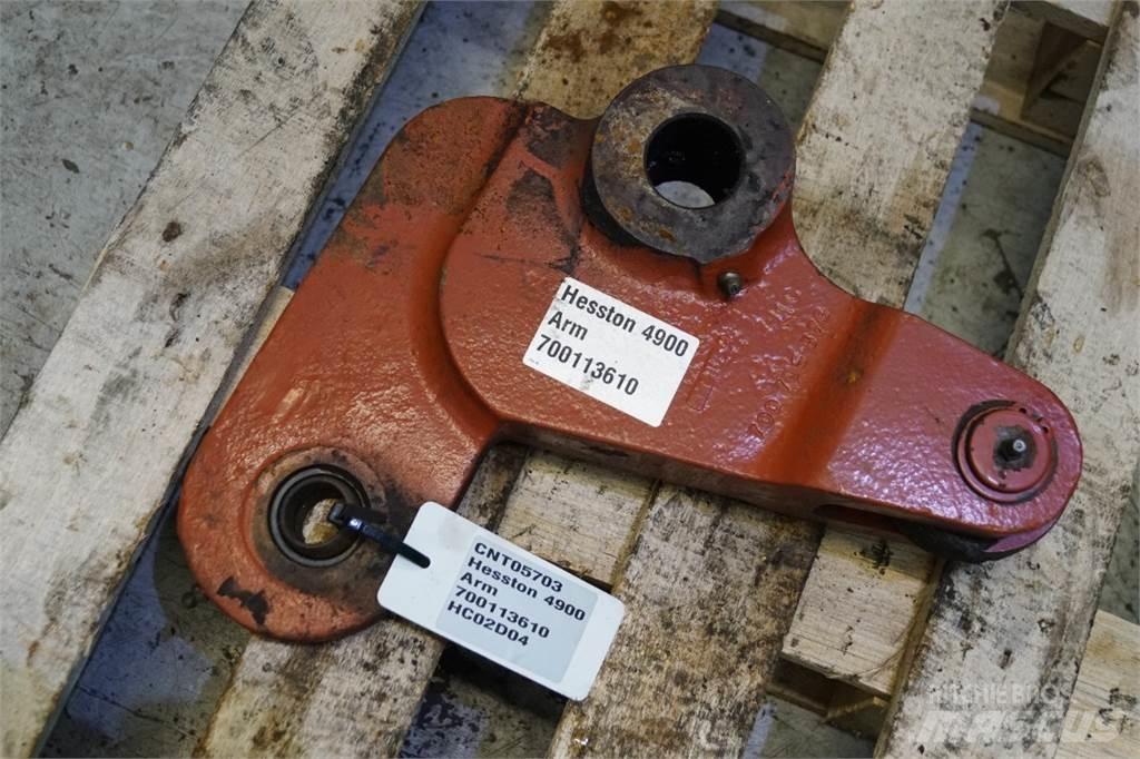 Hesston 4900 Bale clamps