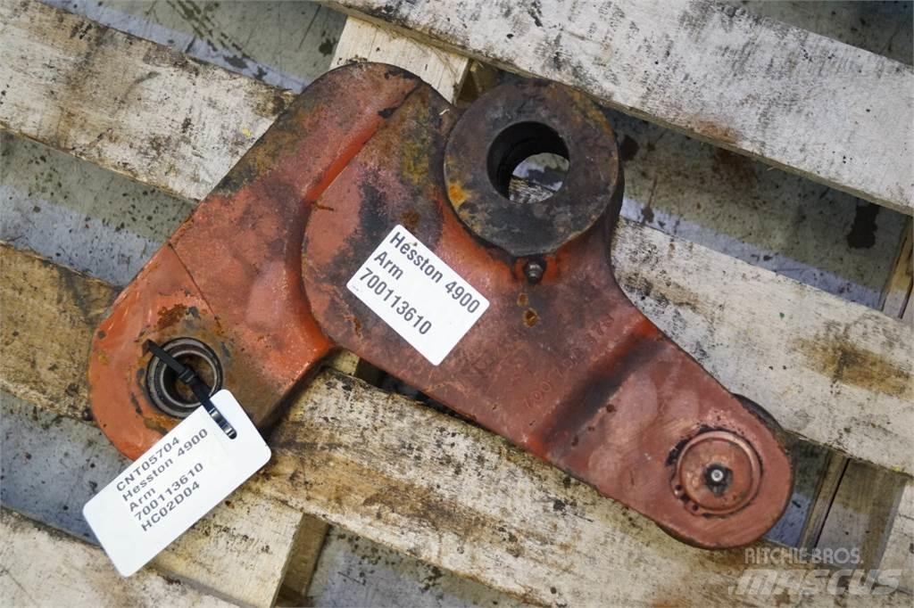 Hesston 4900 Bale clamps