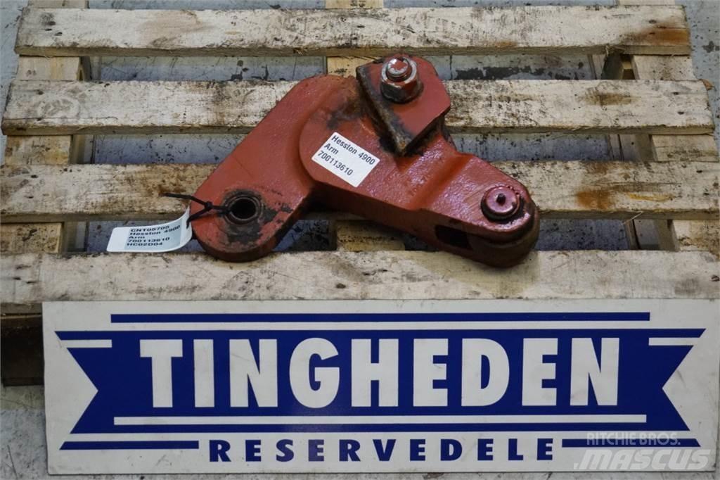 Hesston 4900 Bale clamps