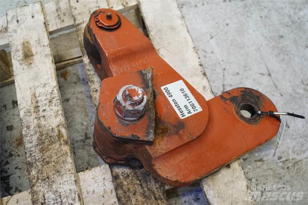 Hesston 4900 Bale clamps