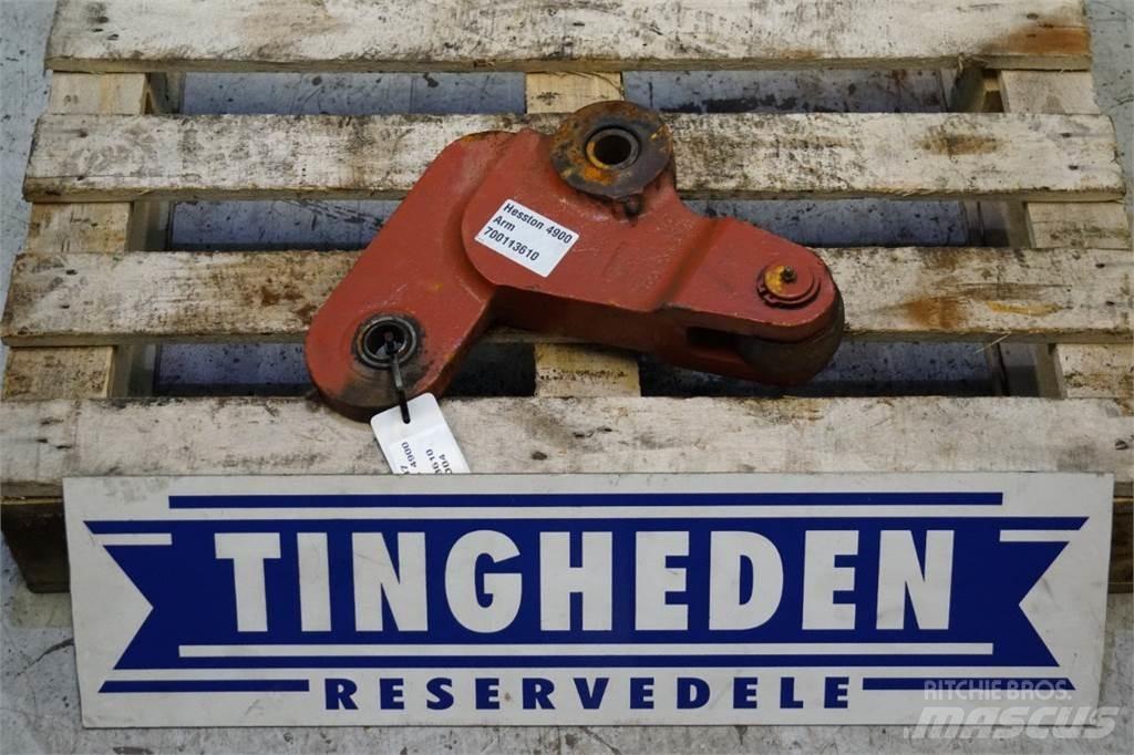 Hesston 4900 Bale clamps