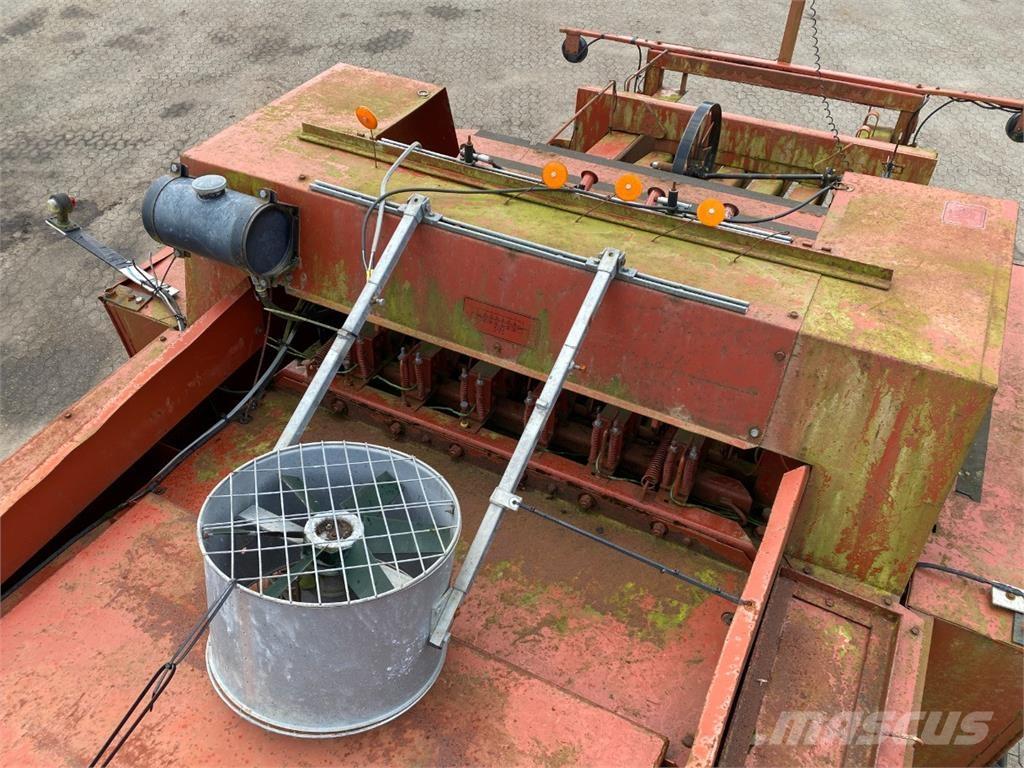 Hesston 4900 Square balers