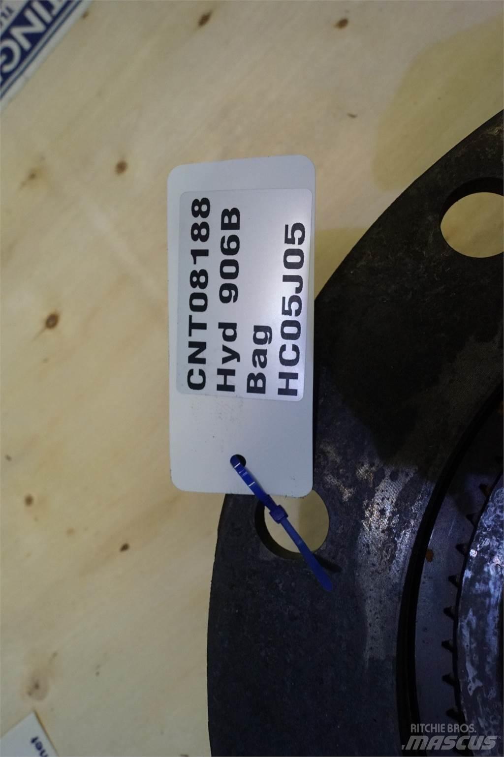 Hydrema 906B Axles