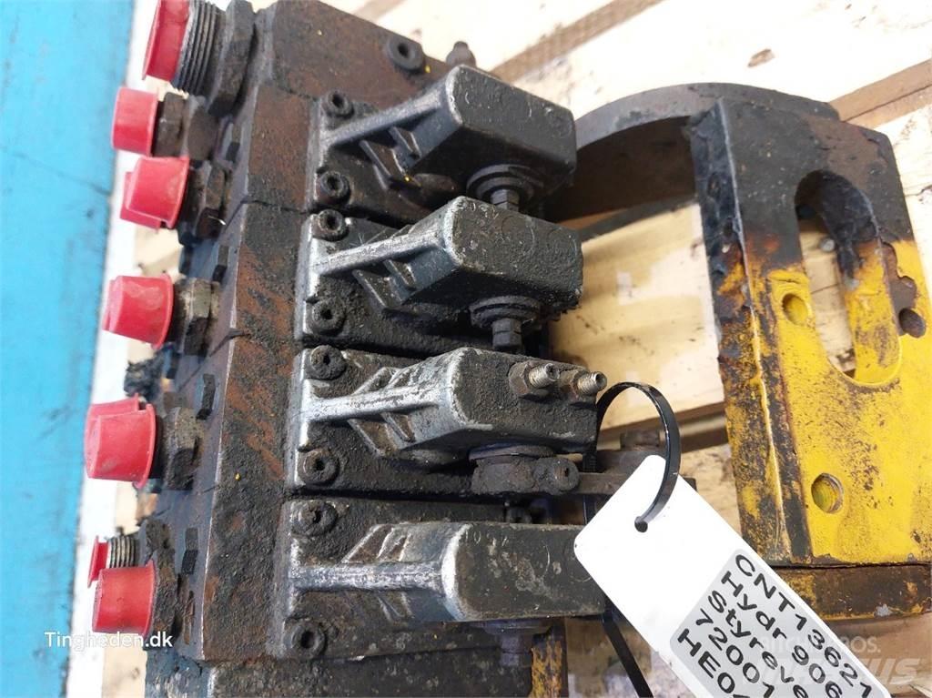 Hydrema 906C Hydraulics