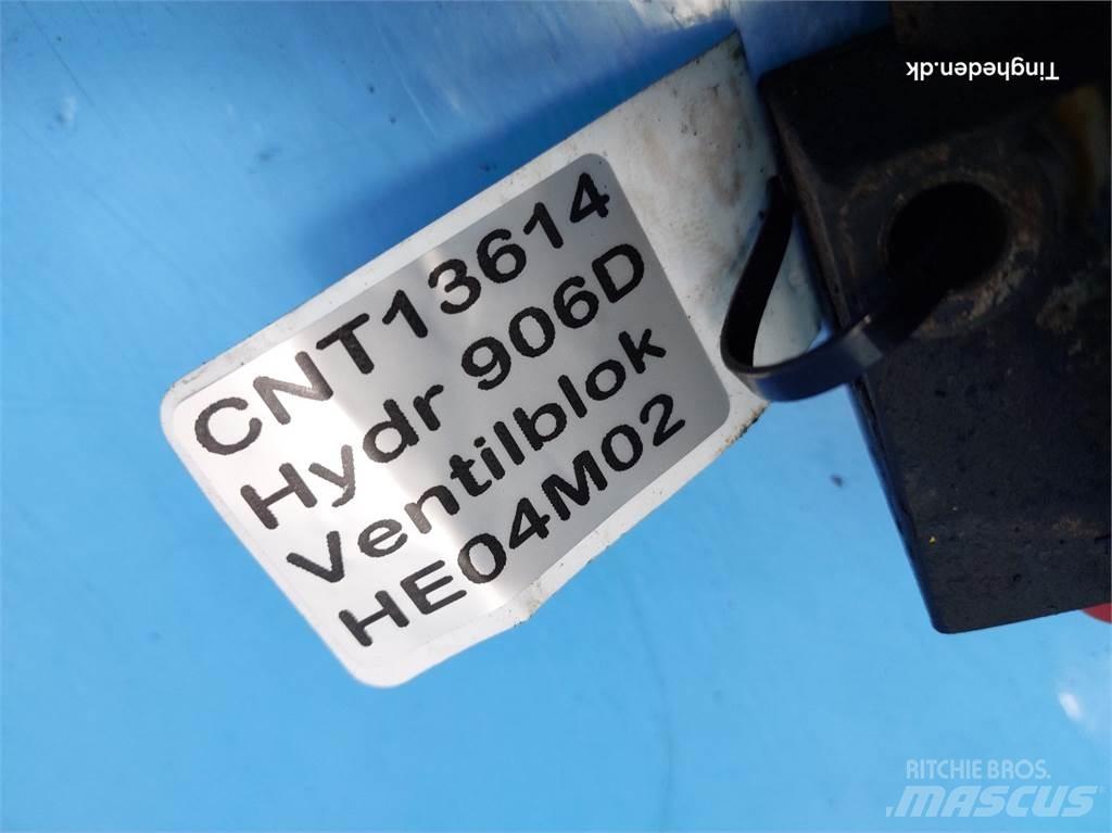 Hydrema 906D Hydraulics