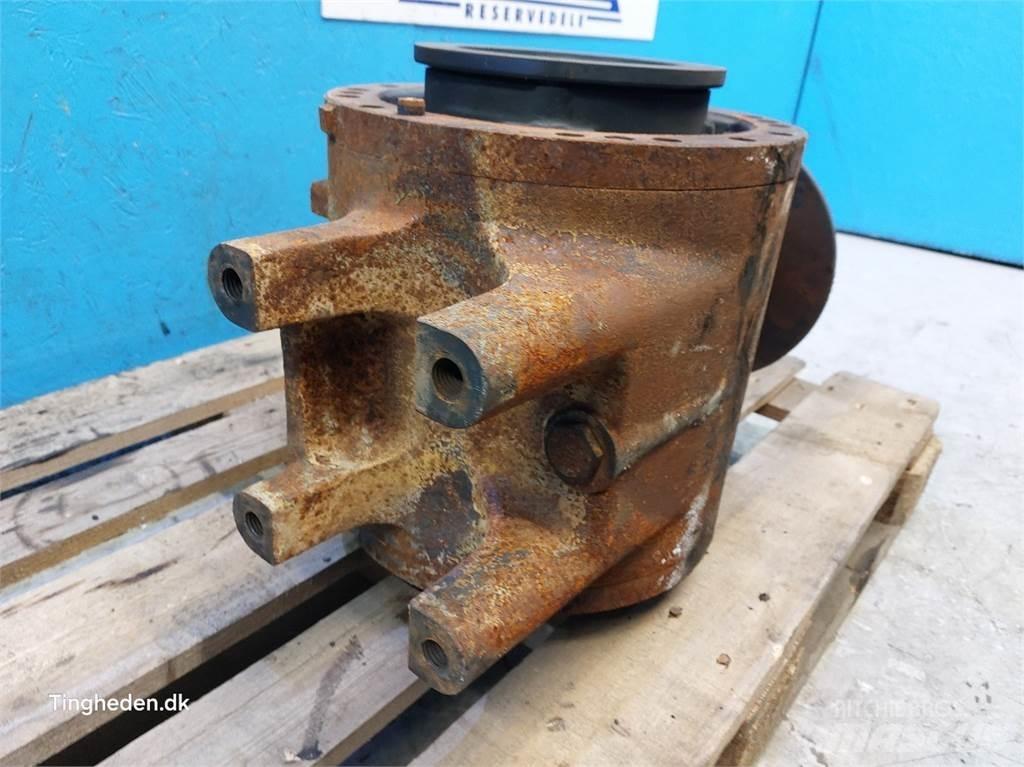 JCB 4CX Axles