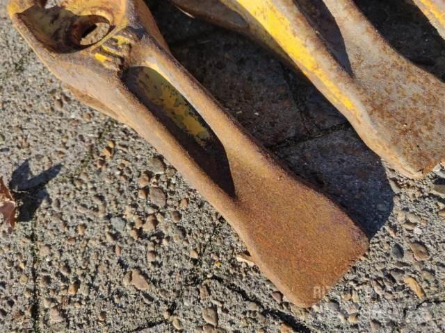 JCB Skovltænder Other components
