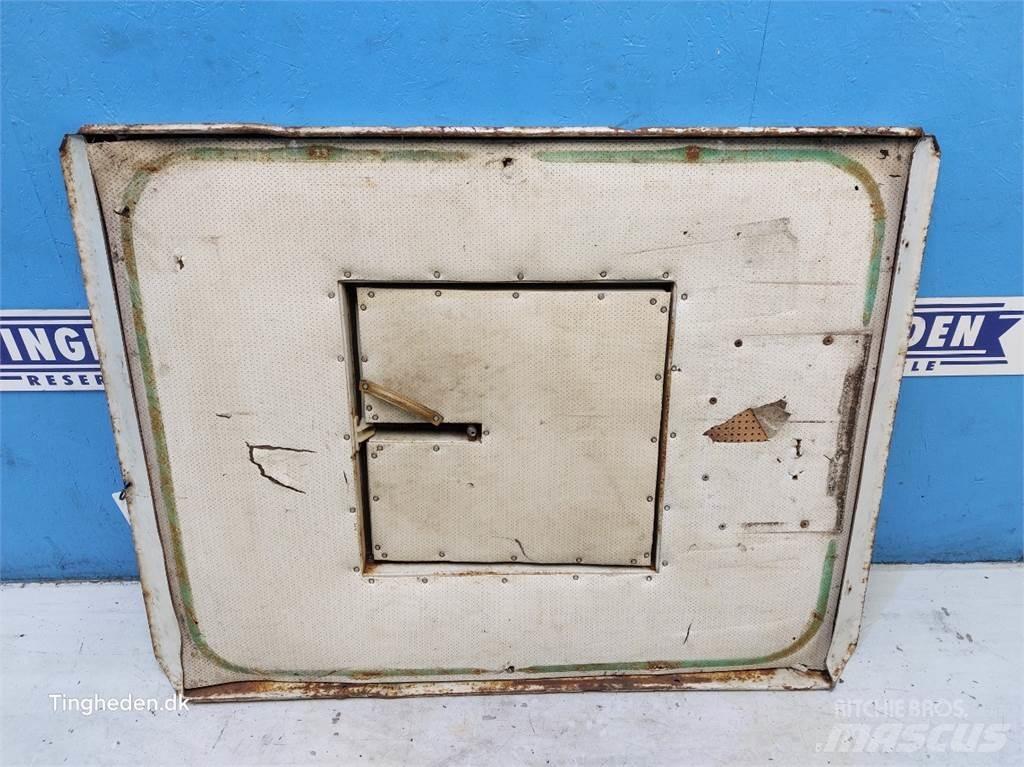 John Deere  Cabins and interior