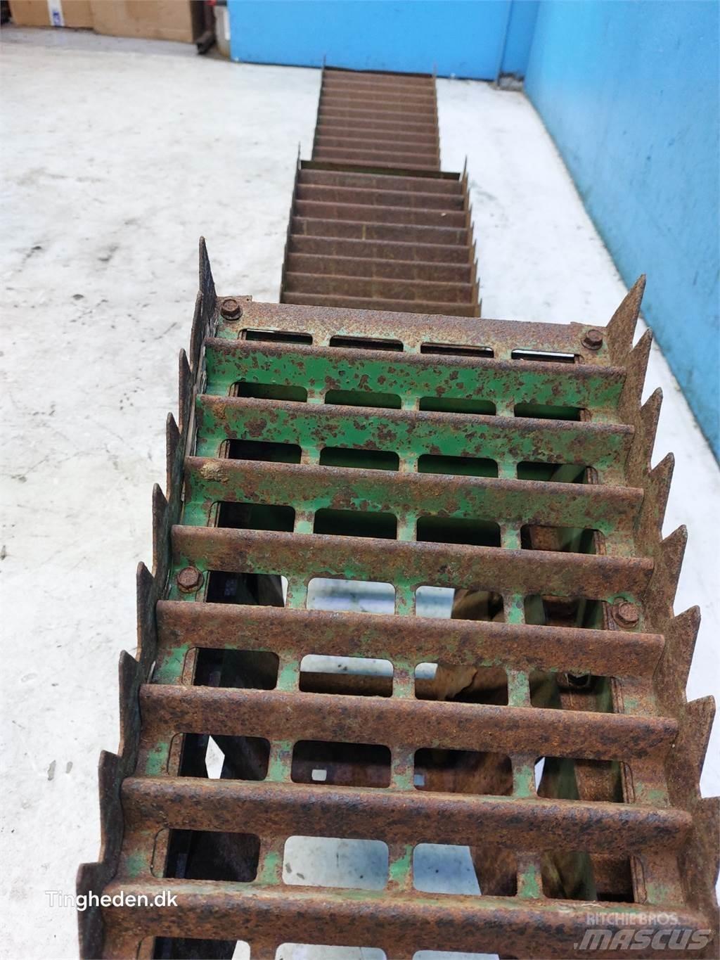 John Deere 1042 Combine harvester accessories