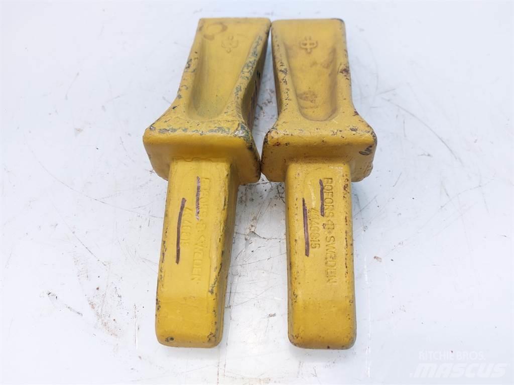 John Deere 1063 Buckets