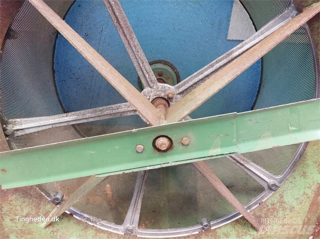 John Deere 1065 Radiators