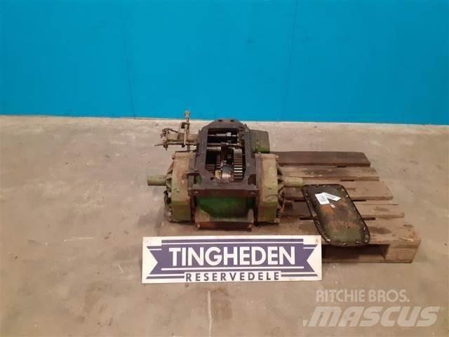 John Deere 1075 Transmission