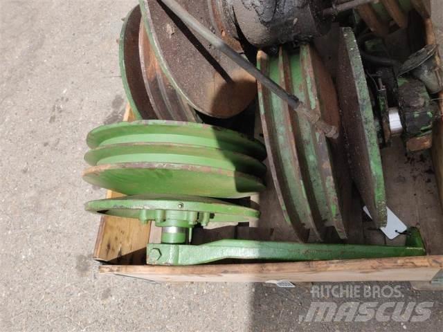 John Deere 1075 Farm machinery
