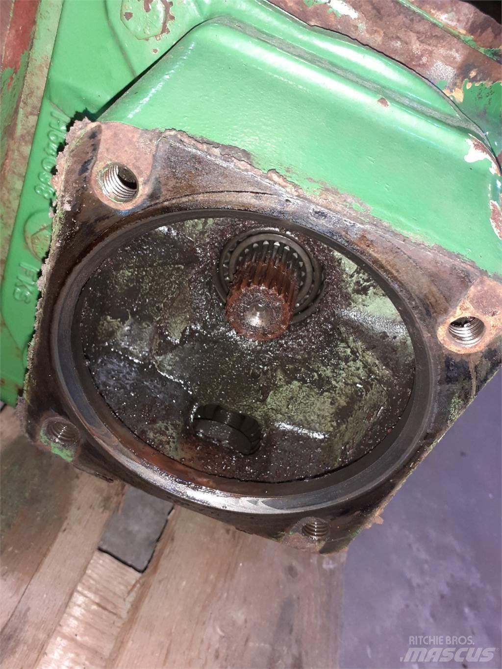 John Deere 1075 Transmission