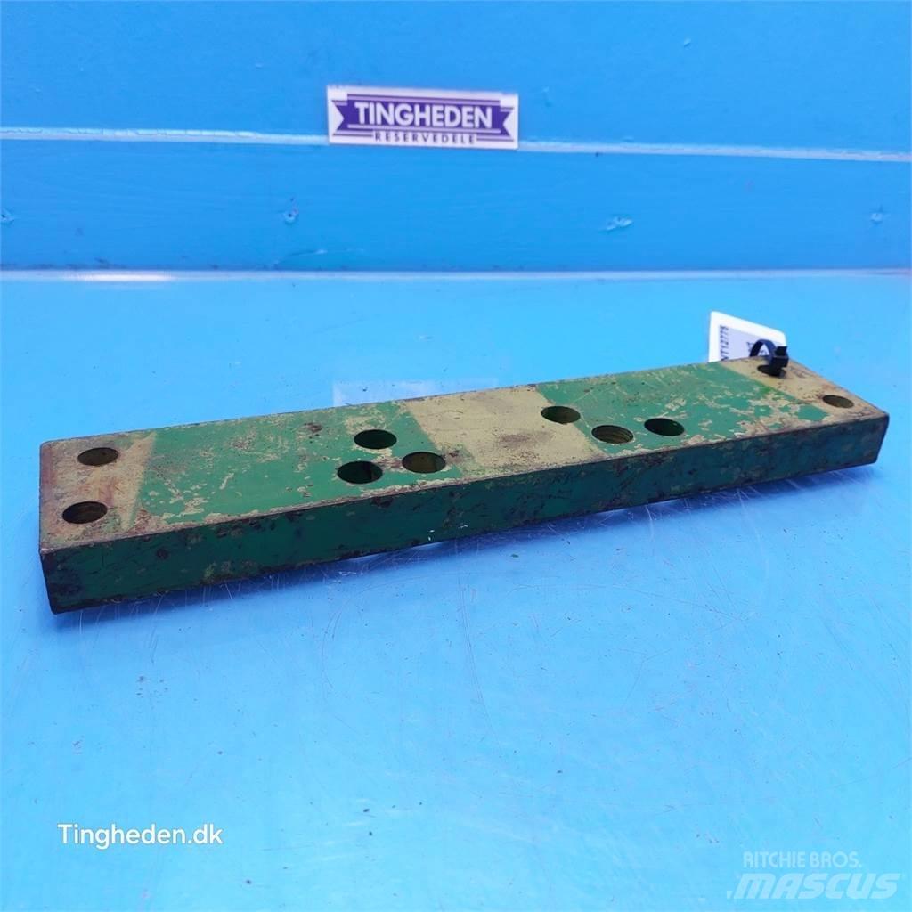 John Deere 2141 Other tractor accessories
