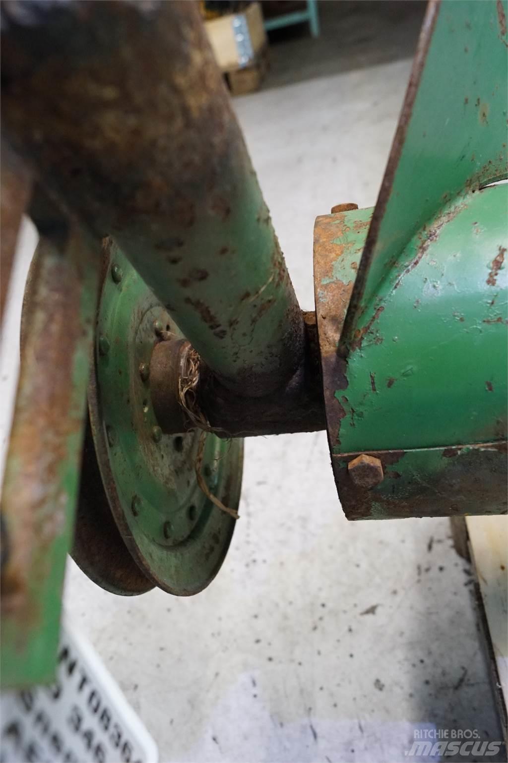 John Deere 346 Farm machinery