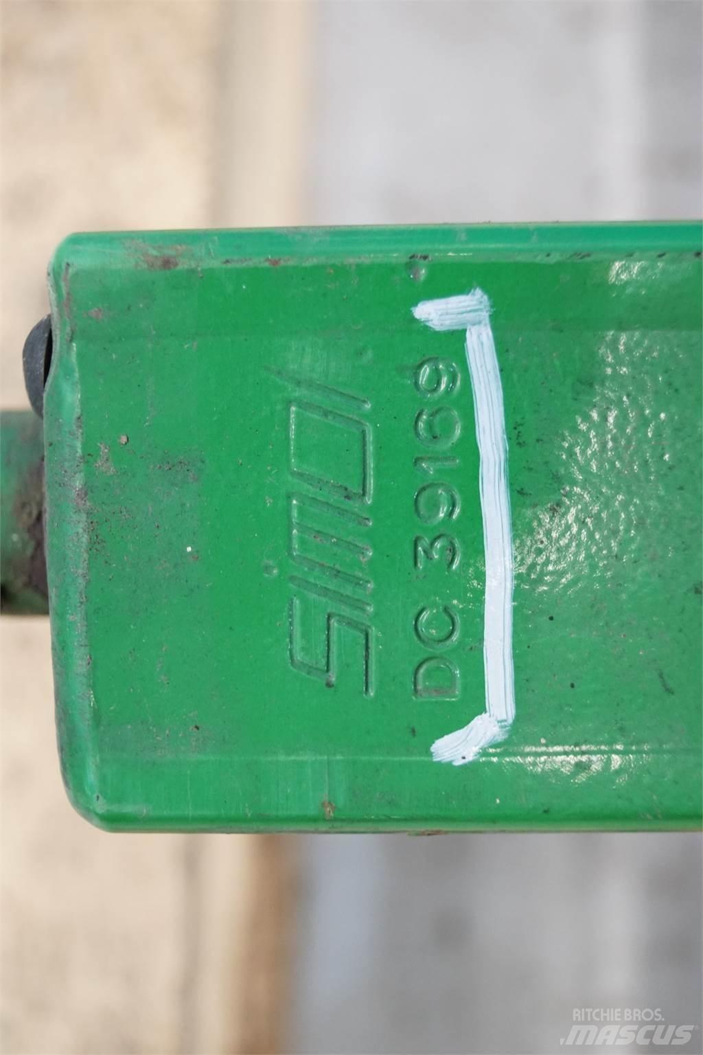 John Deere 590 Farm machinery