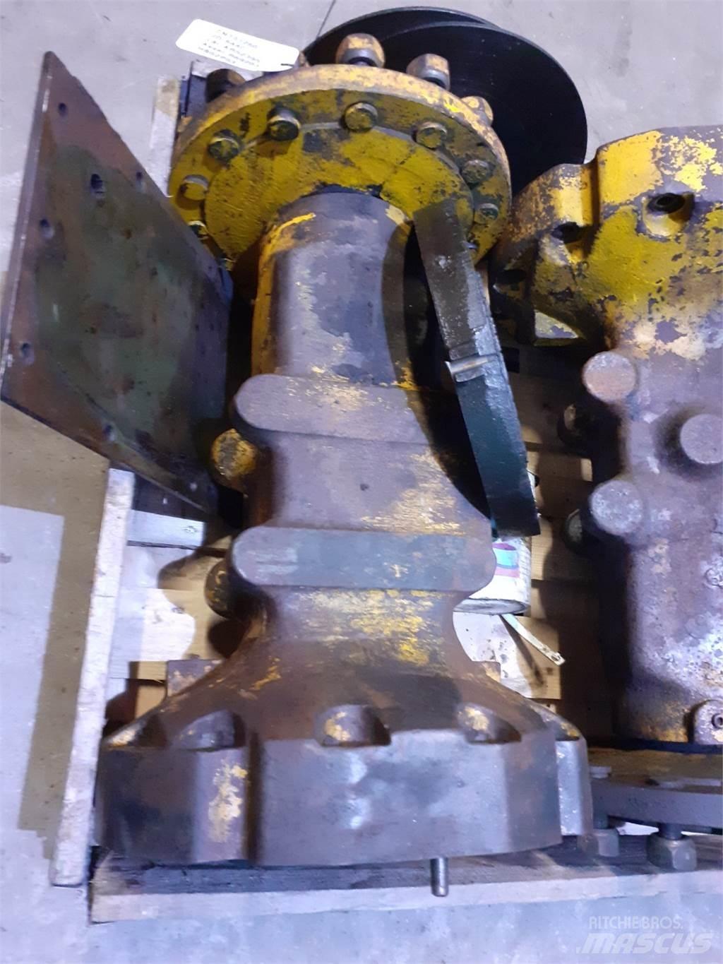 John Deere 644C Axles