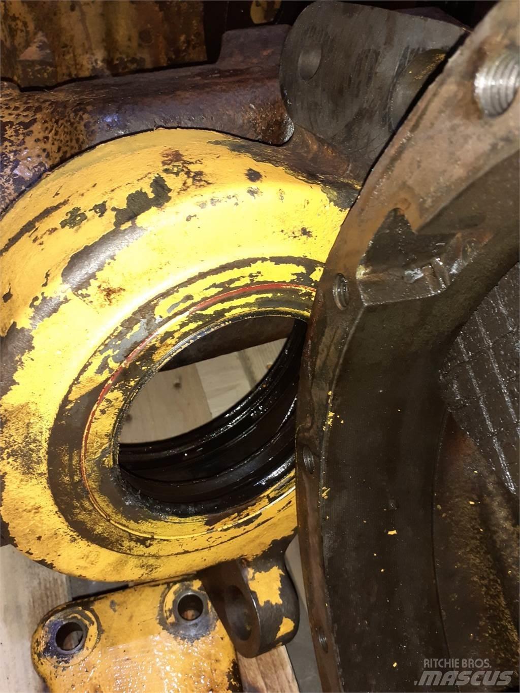 John Deere 644C Axles