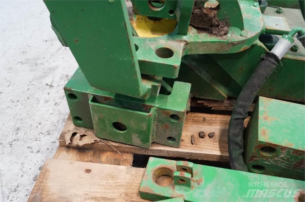 John Deere 8235R Other tractor accessories