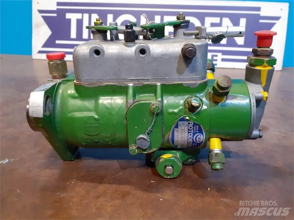 John Deere 935 Engines