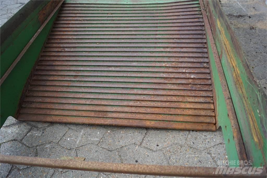 John Deere 952 Sand and salt spreaders