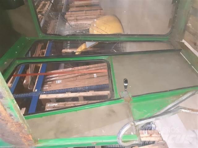 John Deere 955 Cabins and interior