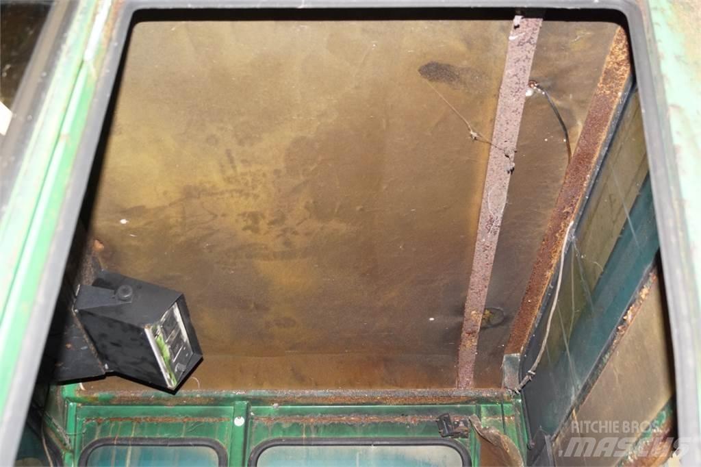 John Deere 955 Cabins and interior