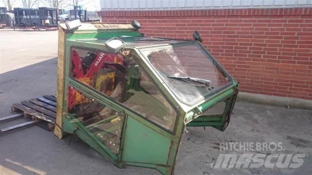John Deere 975 Cabins and interior
