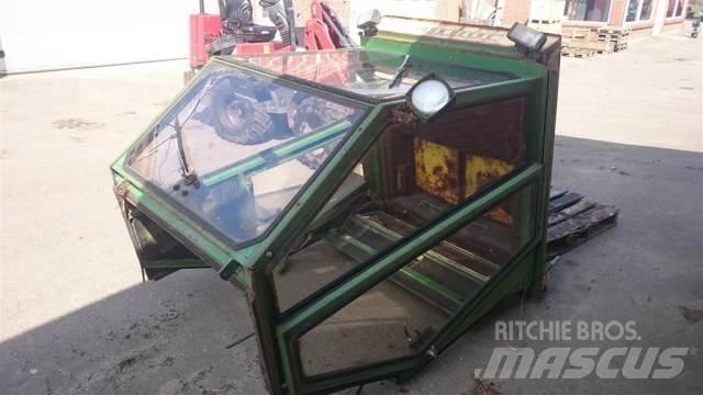 John Deere 975 Cabins and interior